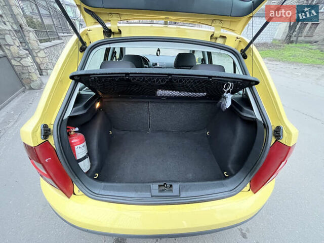 Жовтий Шкода Фабія, об'ємом двигуна 1.4 л та пробігом 223 тис. км за 4200 $, фото 10 на Automoto.ua