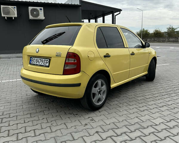 Желтый Шкода Фабия, объемом двигателя 1.39 л и пробегом 250 тыс. км за 2400 $, фото 4 на Automoto.ua