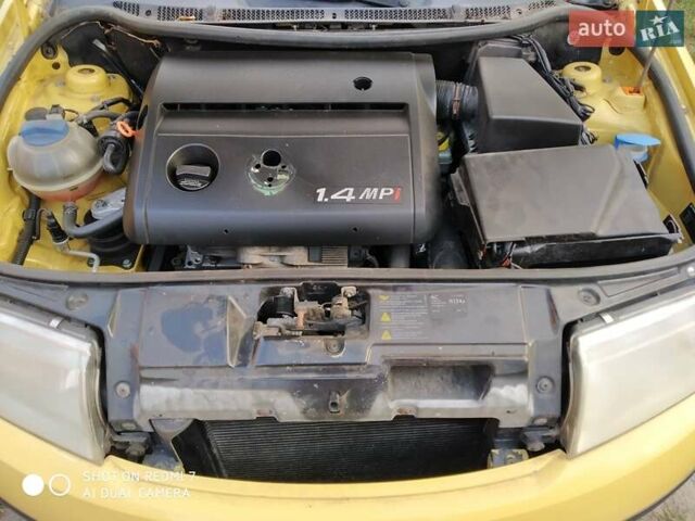 Жовтий Шкода Фабія, об'ємом двигуна 1.4 л та пробігом 250 тис. км за 3400 $, фото 1 на Automoto.ua