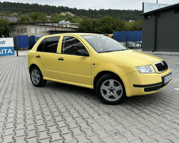 Желтый Шкода Фабия, объемом двигателя 1.39 л и пробегом 250 тыс. км за 2400 $, фото 5 на Automoto.ua
