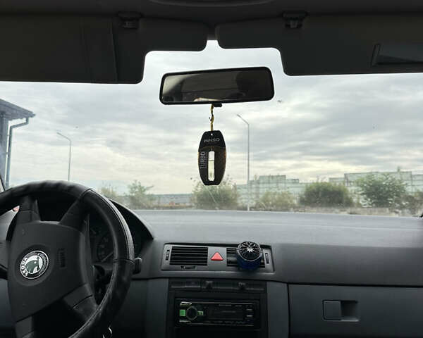 Желтый Шкода Фабия, объемом двигателя 1.39 л и пробегом 250 тыс. км за 2400 $, фото 11 на Automoto.ua