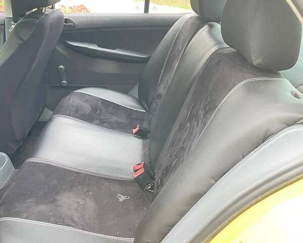 Жовтий Шкода Фабія, об'ємом двигуна 1.39 л та пробігом 265 тис. км за 3000 $, фото 17 на Automoto.ua