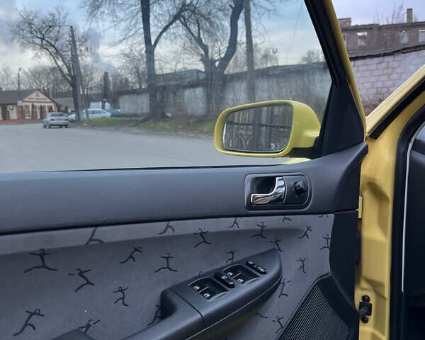 Жовтий Шкода Фабія, об'ємом двигуна 1.4 л та пробігом 223 тис. км за 4200 $, фото 15 на Automoto.ua