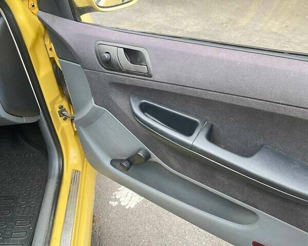 Жовтий Шкода Фабія, об'ємом двигуна 1.39 л та пробігом 265 тис. км за 3000 $, фото 19 на Automoto.ua