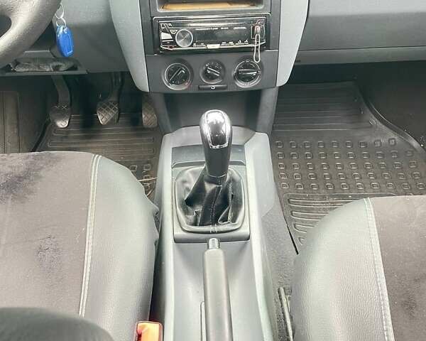 Жовтий Шкода Фабія, об'ємом двигуна 1.39 л та пробігом 265 тис. км за 2700 $, фото 21 на Automoto.ua