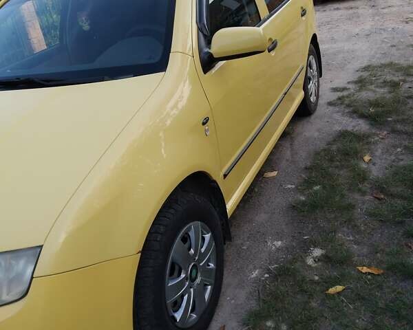 Жовтий Шкода Фабія, об'ємом двигуна 1.4 л та пробігом 250 тис. км за 3400 $, фото 9 на Automoto.ua