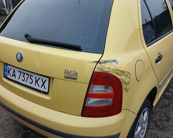 Желтый Шкода Фабия, объемом двигателя 1.4 л и пробегом 208 тыс. км за 3100 $, фото 13 на Automoto.ua