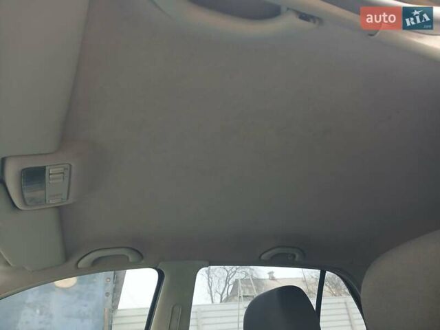 Желтый Шкода Фабия, объемом двигателя 1.4 л и пробегом 208 тыс. км за 3100 $, фото 10 на Automoto.ua