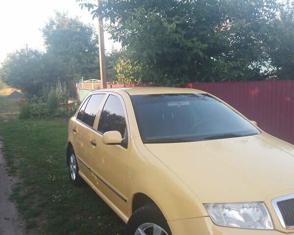 Желтый Шкода Фабия, объемом двигателя 1.2 л и пробегом 278 тыс. км за 3700 $, фото 11 на Automoto.ua