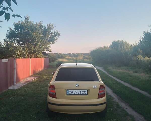Желтый Шкода Фабия, объемом двигателя 1.2 л и пробегом 278 тыс. км за 3700 $, фото 6 на Automoto.ua