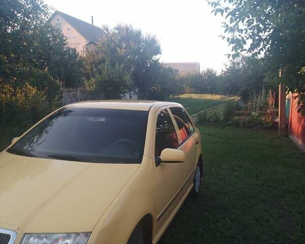 Желтый Шкода Фабия, объемом двигателя 1.2 л и пробегом 278 тыс. км за 3700 $, фото 12 на Automoto.ua