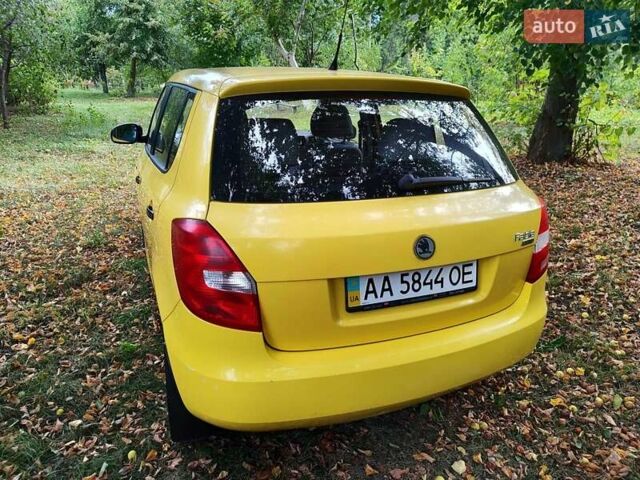 Жовтий Шкода Фабія, об'ємом двигуна 1.2 л та пробігом 182 тис. км за 3999 $, фото 2 на Automoto.ua