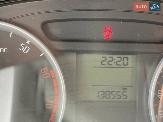 Желтый Шкода Фабия, объемом двигателя 1.6 л и пробегом 138 тыс. км за 6800 $, фото 21 на Automoto.ua