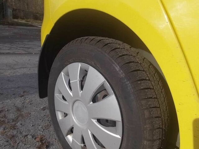 Жовтий Шкода Фабія, об'ємом двигуна 1.2 л та пробігом 203 тис. км за 4900 $, фото 3 на Automoto.ua