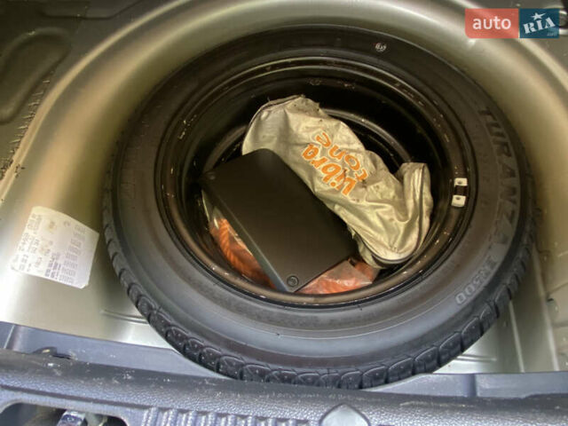 Желтый Шкода Фабия, объемом двигателя 1.6 л и пробегом 138 тыс. км за 6800 $, фото 15 на Automoto.ua