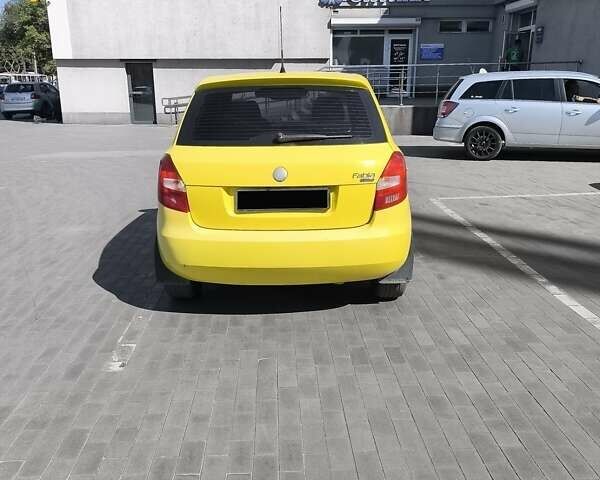 Шкода Фабія 2008 у Кам'янське (Дніпродзержинськ) на Automoto.ua Жовтий Шкода Фабія, об'ємом двигуна 1.4 л та пробігом 320 тис. км за 4050 $, фото 5 на Automoto.ua