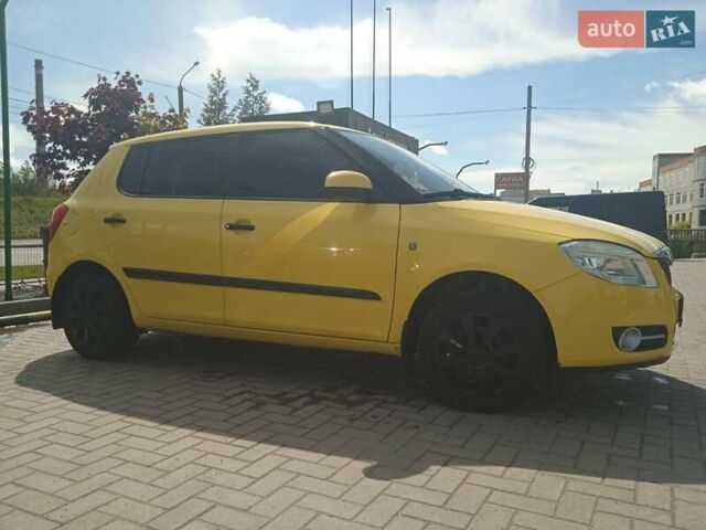 Желтый Шкода Фабия, объемом двигателя 1.2 л и пробегом 164 тыс. км за 5400 $, фото 7 на Automoto.ua