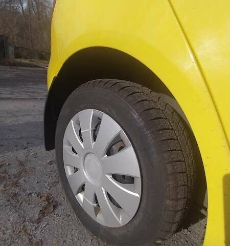 Жовтий Шкода Фабія, об'ємом двигуна 1.2 л та пробігом 203 тис. км за 4900 $, фото 5 на Automoto.ua