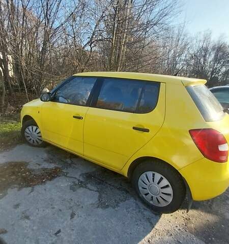 Жовтий Шкода Фабія, об'ємом двигуна 1.2 л та пробігом 203 тис. км за 4500 $, фото 1 на Automoto.ua