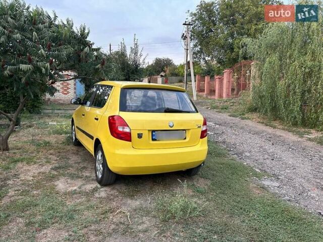 Жовтий Шкода Фабія, об'ємом двигуна 1.2 л та пробігом 170 тис. км за 4700 $, фото 2 на Automoto.ua
