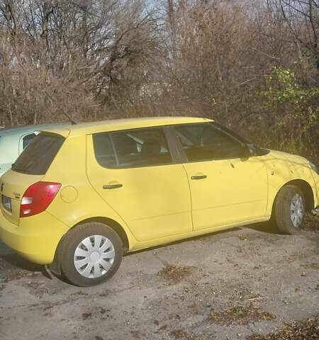 Жовтий Шкода Фабія, об'ємом двигуна 1.2 л та пробігом 203 тис. км за 4900 $, фото 1 на Automoto.ua