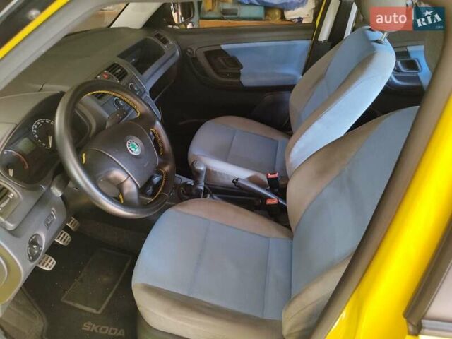 Жовтий Шкода Фабія, об'ємом двигуна 1.2 л та пробігом 182 тис. км за 3999 $, фото 7 на Automoto.ua
