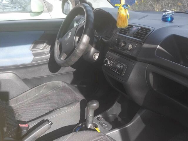 Жовтий Шкода Фабія, об'ємом двигуна 1.2 л та пробігом 203 тис. км за 4900 $, фото 5 на Automoto.ua