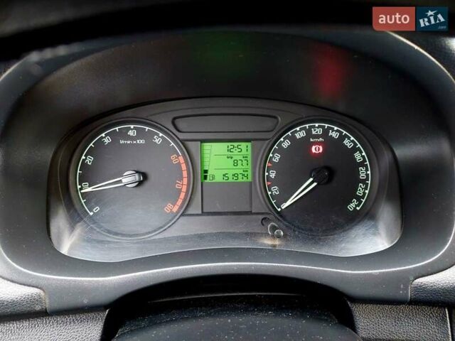Желтый Шкода Фабия, объемом двигателя 1.2 л и пробегом 152 тыс. км за 4700 $, фото 29 на Automoto.ua