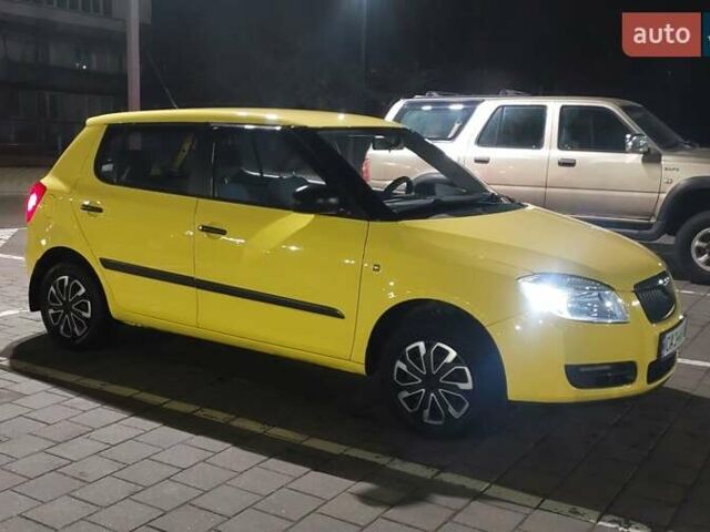 Желтый Шкода Фабия, объемом двигателя 1.2 л и пробегом 152 тыс. км за 4700 $, фото 11 на Automoto.ua
