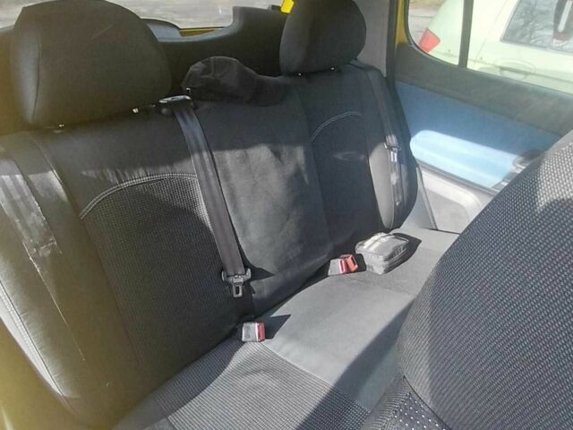 Жовтий Шкода Фабія, об'ємом двигуна 1.2 л та пробігом 203 тис. км за 4500 $, фото 3 на Automoto.ua