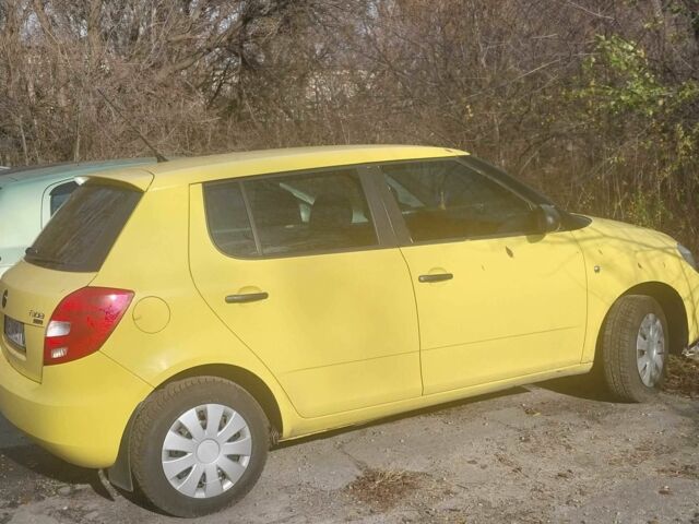 Жовтий Шкода Фабія, об'ємом двигуна 1.2 л та пробігом 203 тис. км за 4900 $, фото 1 на Automoto.ua