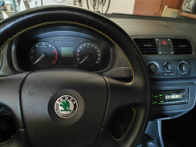 Желтый Шкода Фабия, объемом двигателя 1.2 л и пробегом 182 тыс. км за 3999 $, фото 10 на Automoto.ua