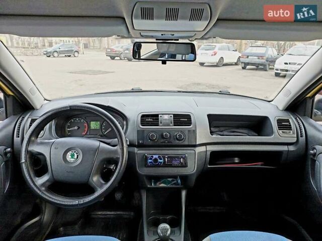 Желтый Шкода Фабия, объемом двигателя 1.2 л и пробегом 152 тыс. км за 4700 $, фото 20 на Automoto.ua