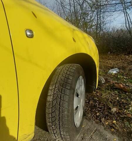 Жовтий Шкода Фабія, об'ємом двигуна 1.2 л та пробігом 203 тис. км за 4900 $, фото 4 на Automoto.ua