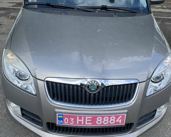 Желтый Шкода Фабия, объемом двигателя 1.6 л и пробегом 138 тыс. км за 6800 $, фото 2 на Automoto.ua