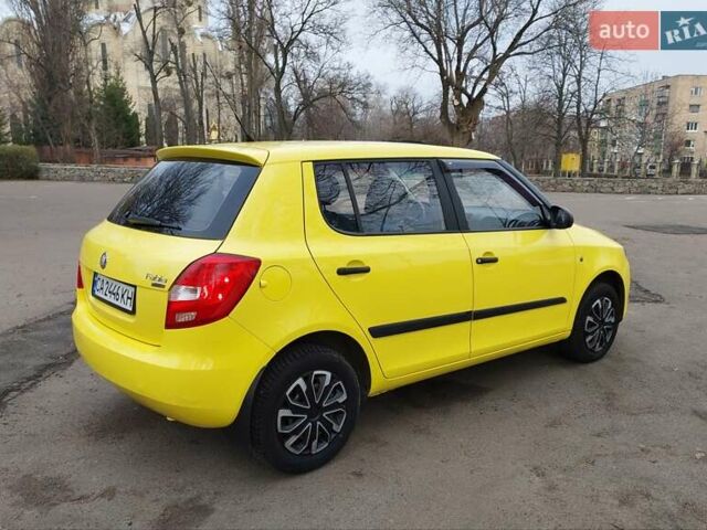 Желтый Шкода Фабия, объемом двигателя 1.2 л и пробегом 152 тыс. км за 4700 $, фото 4 на Automoto.ua