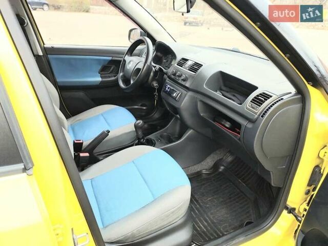 Желтый Шкода Фабия, объемом двигателя 1.2 л и пробегом 152 тыс. км за 4700 $, фото 23 на Automoto.ua