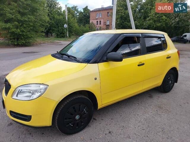 Желтый Шкода Фабия, объемом двигателя 1.2 л и пробегом 182 тыс. км за 4500 $, фото 6 на Automoto.ua