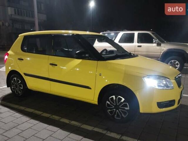 Желтый Шкода Фабия, объемом двигателя 1.2 л и пробегом 152 тыс. км за 4700 $, фото 15 на Automoto.ua