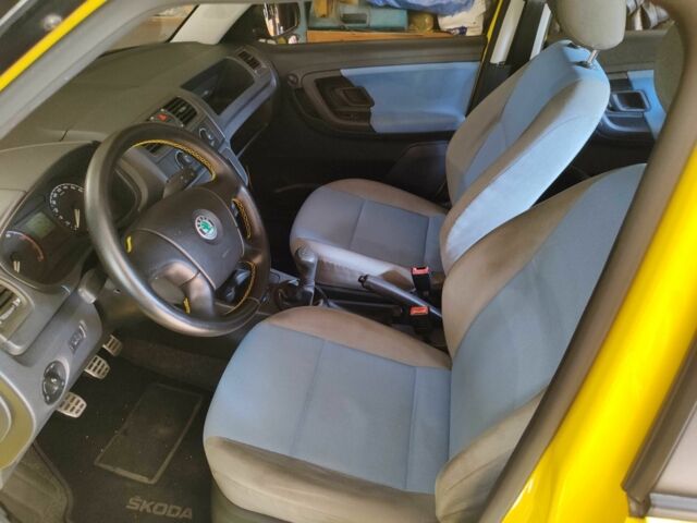 Желтый Шкода Фабия, объемом двигателя 1.2 л и пробегом 182 тыс. км за 3999 $, фото 8 на Automoto.ua