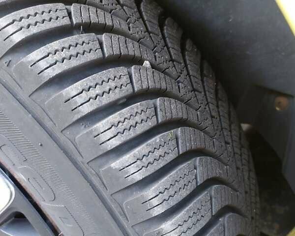 Желтый Шкода Фабия, объемом двигателя 1.2 л и пробегом 152 тыс. км за 4700 $, фото 32 на Automoto.ua
