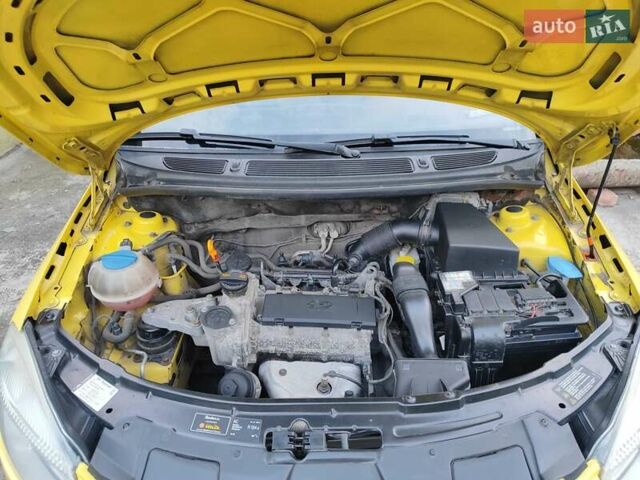 Жовтий Шкода Фабія, об'ємом двигуна 1.2 л та пробігом 182 тис. км за 3999 $, фото 13 на Automoto.ua
