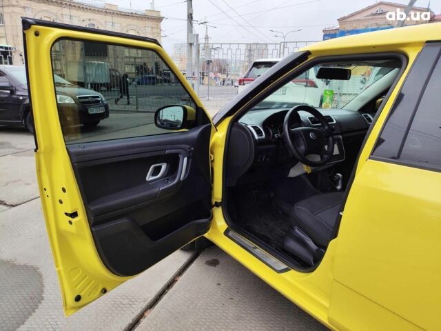 Желтый Шкода Фабия, объемом двигателя 16 л и пробегом 170 тыс. км за 6990 $, фото 16 на Automoto.ua