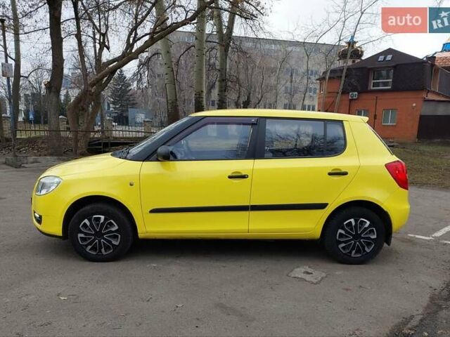 Желтый Шкода Фабия, объемом двигателя 1.2 л и пробегом 152 тыс. км за 4700 $, фото 8 на Automoto.ua