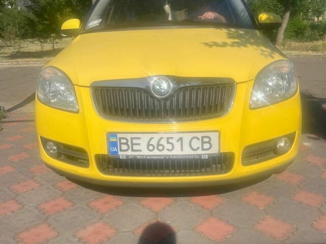 Желтый Шкода Фабия, объемом двигателя 1.4 л и пробегом 169 тыс. км за 170000 $, фото 2 на Automoto.ua
