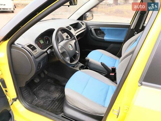 Желтый Шкода Фабия, объемом двигателя 1.2 л и пробегом 152 тыс. км за 4700 $, фото 21 на Automoto.ua