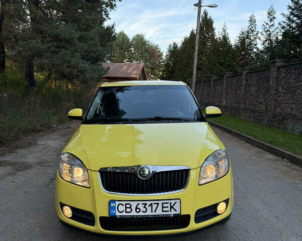 Желтый Шкода Фабия, объемом двигателя 1.4 л и пробегом 192 тыс. км за 4400 $, фото 7 на Automoto.ua
