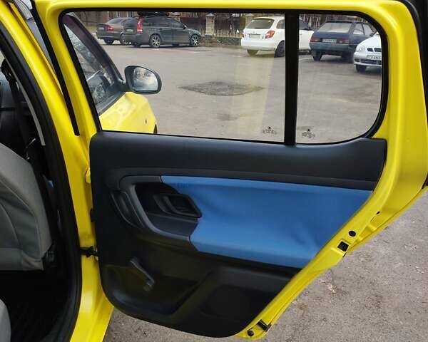 Желтый Шкода Фабия, объемом двигателя 1.2 л и пробегом 152 тыс. км за 4700 $, фото 25 на Automoto.ua