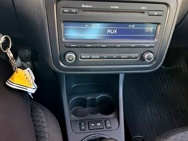 Желтый Шкода Фабия, объемом двигателя 1.2 л и пробегом 163 тыс. км за 5500 $, фото 11 на Automoto.ua