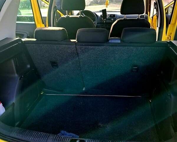 Жовтий Шкода Фабія, об'ємом двигуна 1.2 л та пробігом 163 тис. км за 5500 $, фото 6 на Automoto.ua